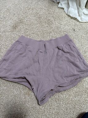 Hollister Ultra High-Rise Ribbed Waist Shorts in Mauve